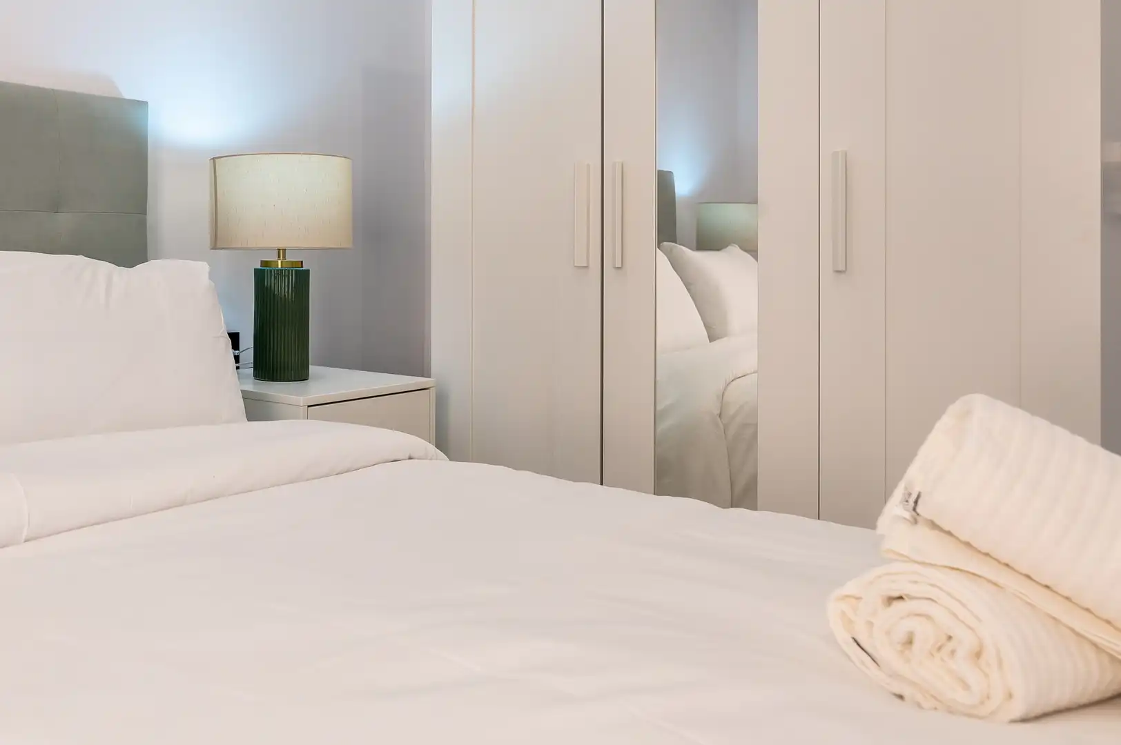 Dormitori de Apartament en venda en Estepona amb Aire condicionat, Terrassa i Piscina