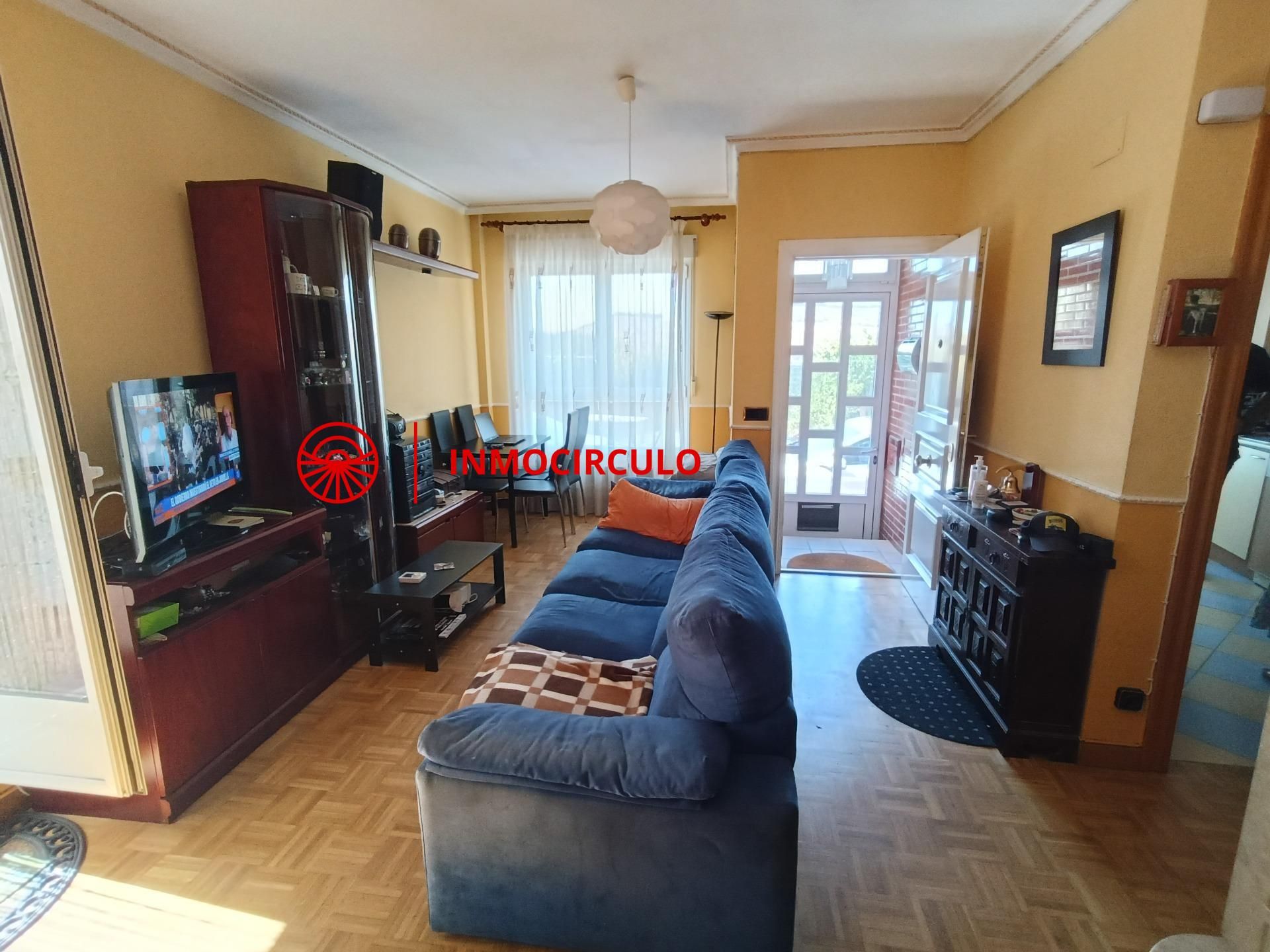 Sala d'estar de Casa adosada en venda en Burgos Capital