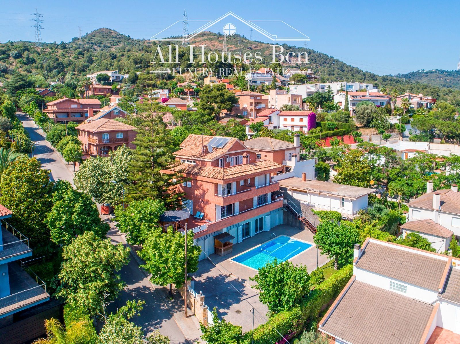 Exterior view of House or chalet for sale in Sant Just Desvern  with Air Conditioner, Heating and Parquet flooring