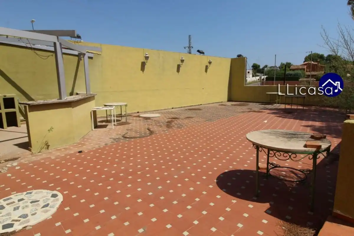 Terrasse von Geschaftsraum zum Verkauf in La Pobla de Vallbona mit Klimaanlage