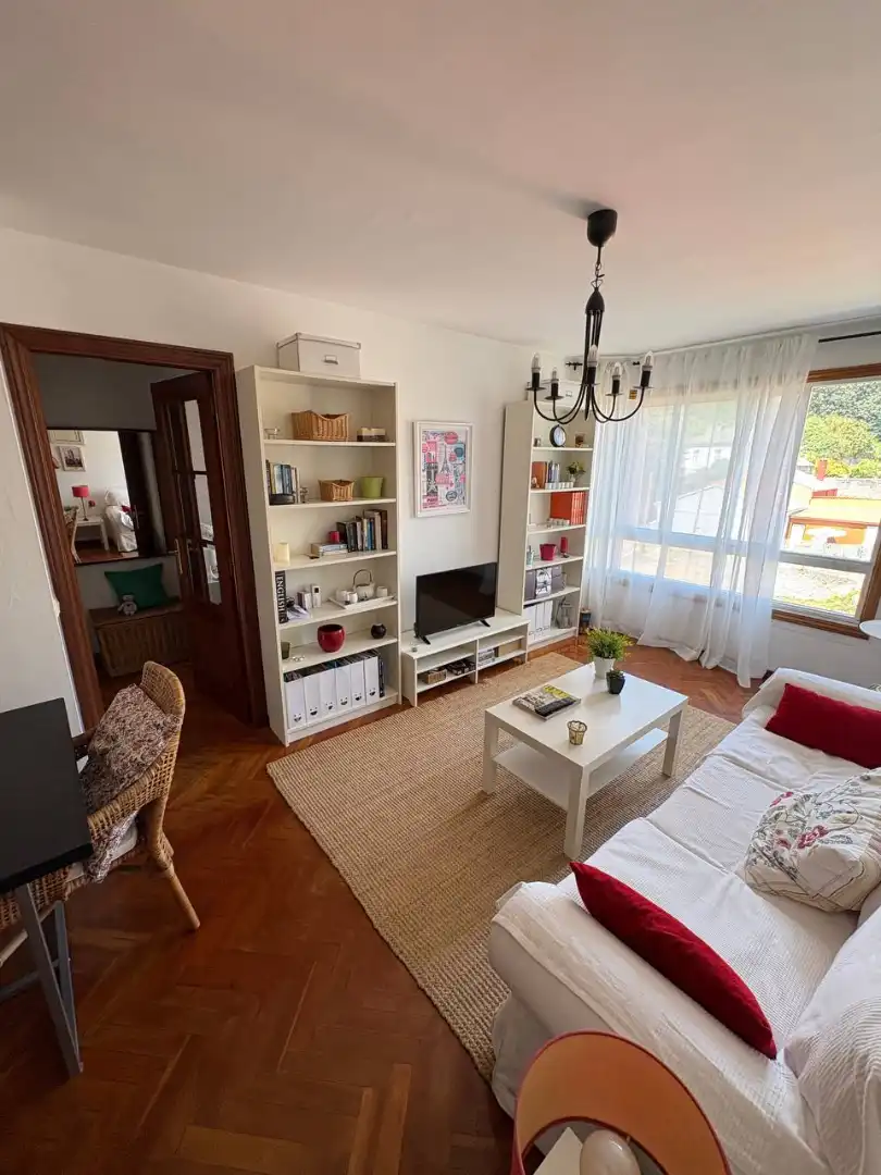 Wohnzimmer von Wohnungen zur Miete in Culleredo mit Heizung, Parkett und Möbliert