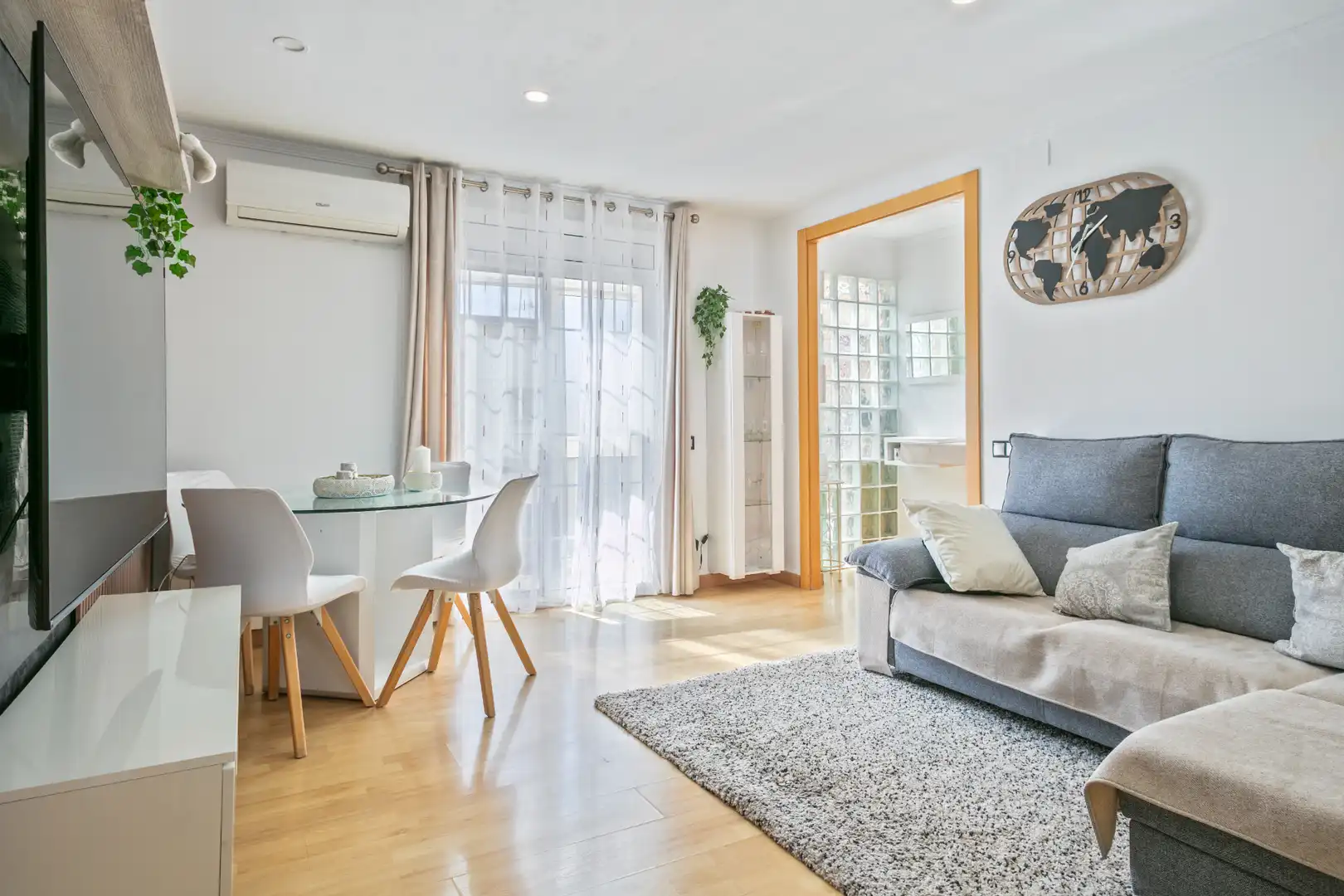 Living room of Flat for sale in Viladecans  with Air Conditioner, Heating and Balcony
