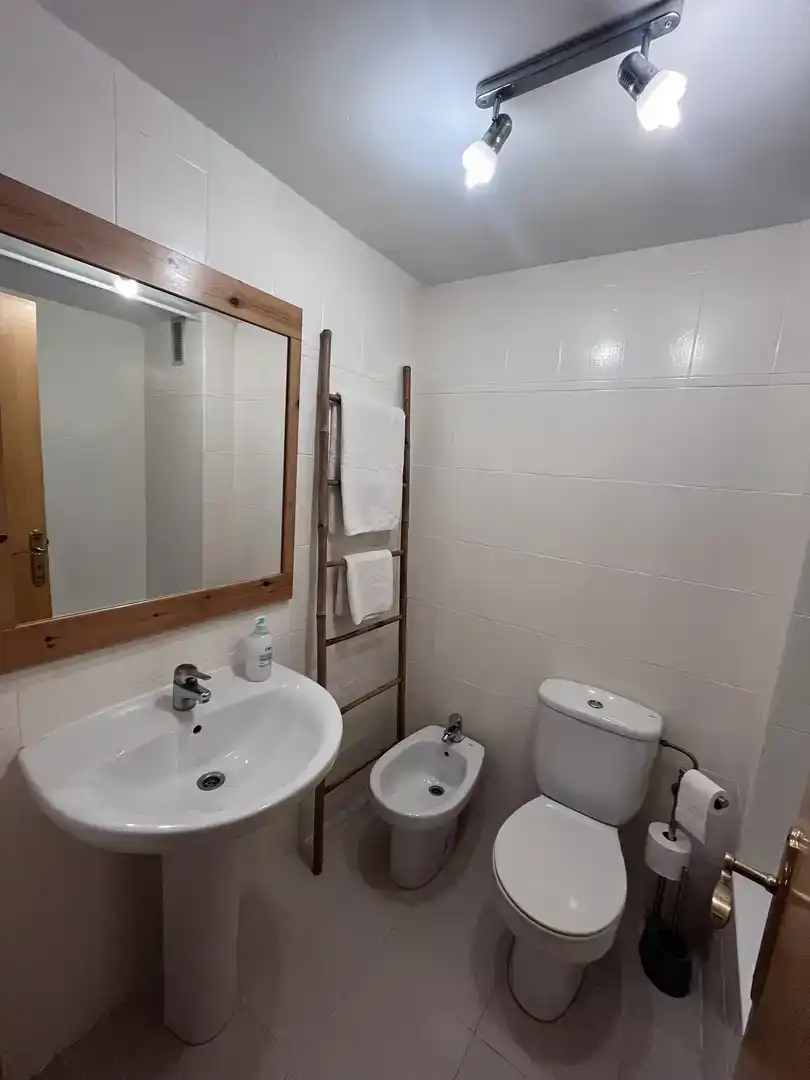 Baño de Piso de alquiler en  Palma de Mallorca con Aire acondicionado, Parquet y Amueblado