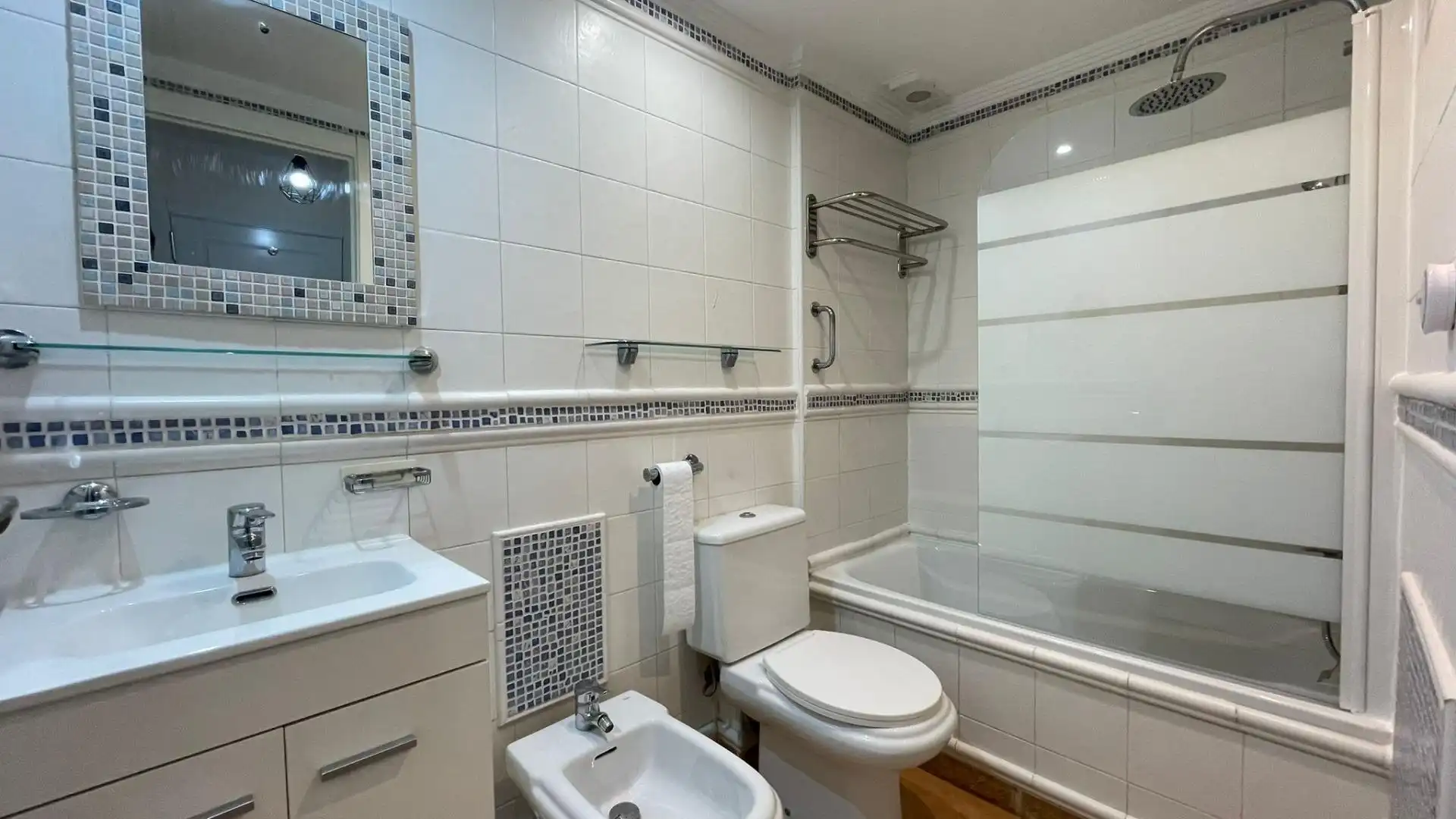 Badezimmer von Erdgeschoss zum Verkauf in San Pedro del Pinatar mit Privatgarten, Terrasse und Balkon