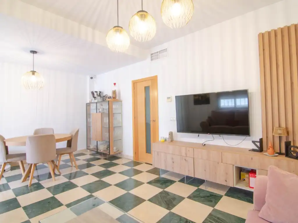 Sala d'estar de Casa o xalet en venda en La Rinconada