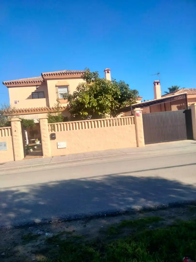 Vista exterior de Casa o xalet en venda en Chiclana de la Frontera
