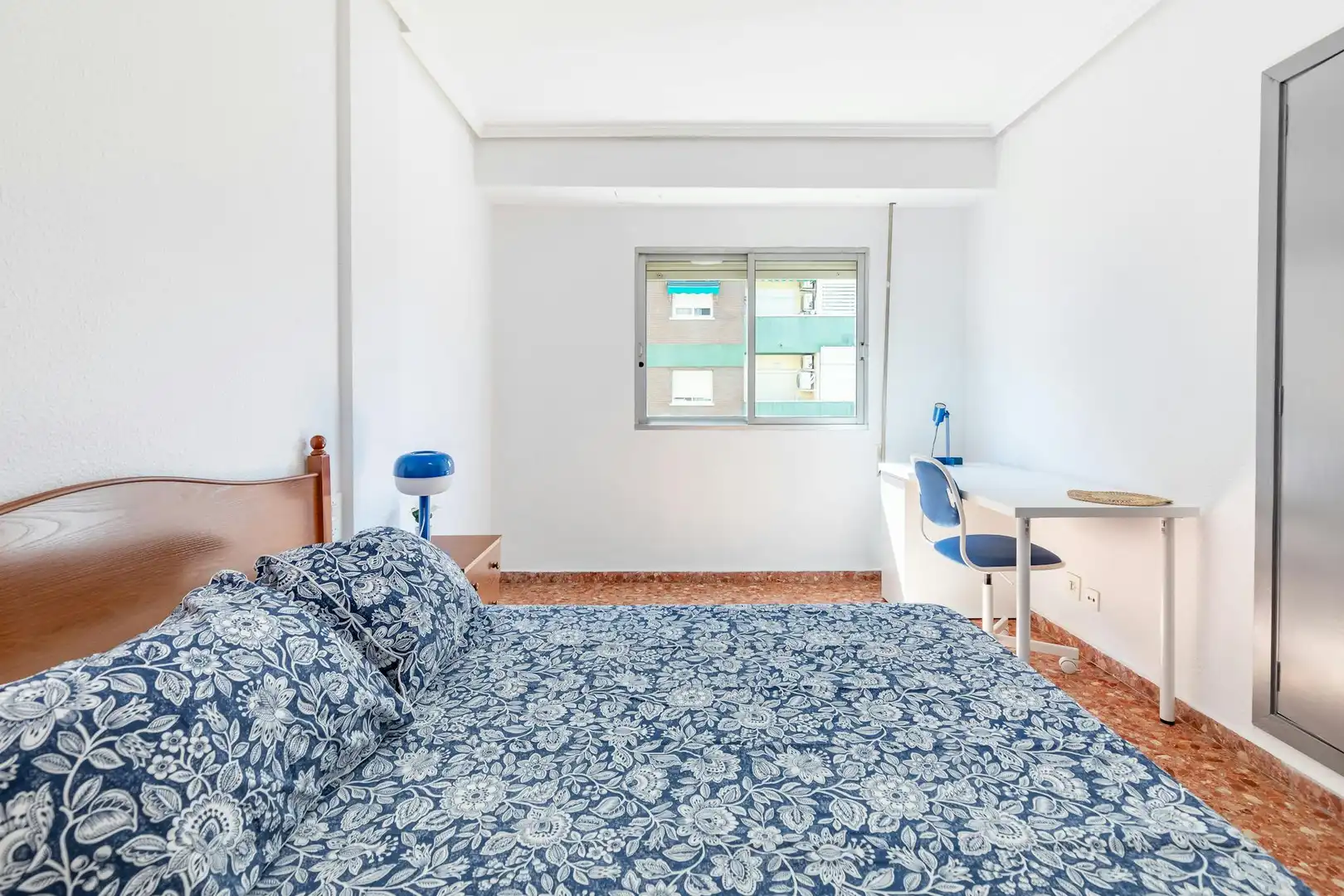 Bedroom of Flat for share in Valencia  with Furnished and Washing machine