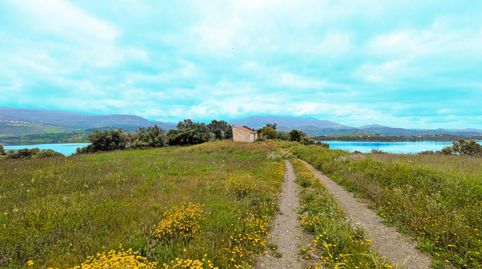 FINCA RÚSTICA JUNTO AL EMBALSE DE LA VIÑUELA