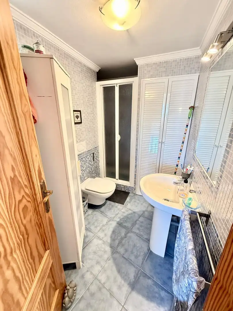 Baño de Ático de alquiler en Vélez-Málaga con Jardín privado, Terraza y Amueblado