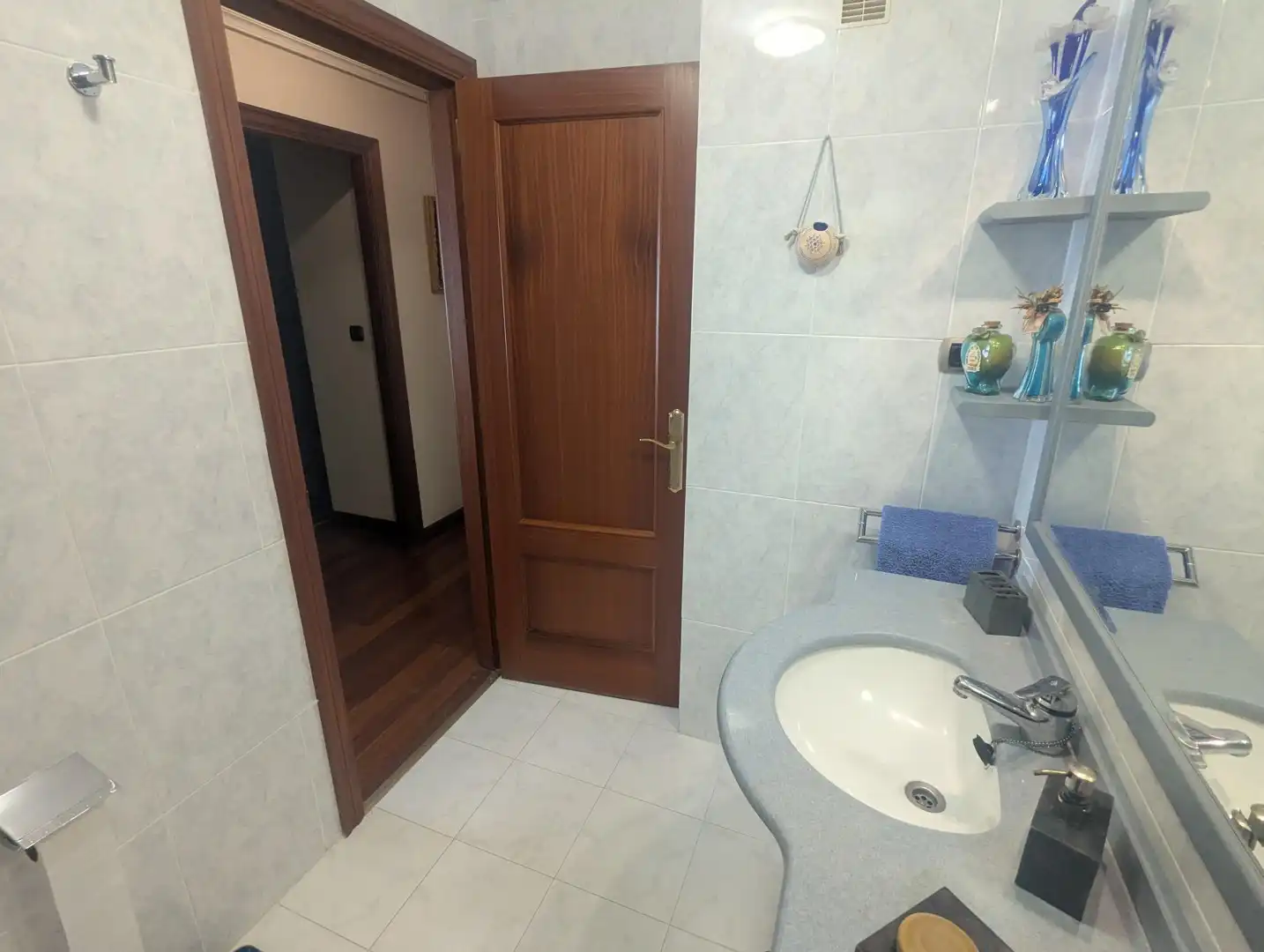 Bathroom of Flat for sale in Bilbao   with Storage room and Furnished