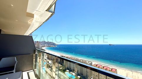 Venta de espectacular piso en planta alta frente al mar