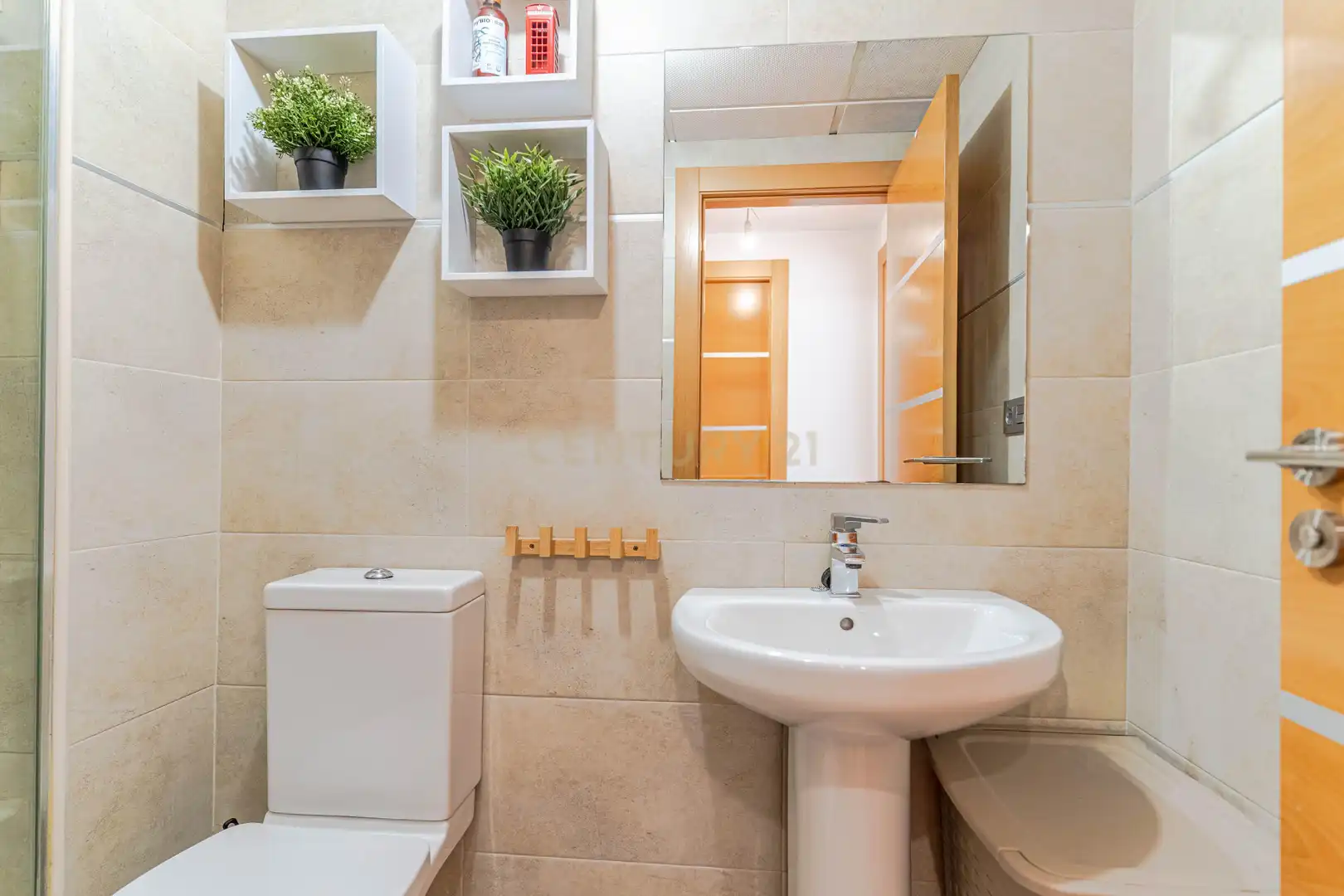 Bany de Apartament en venda en Granada amb Aire condicionat, Traster i Piscina