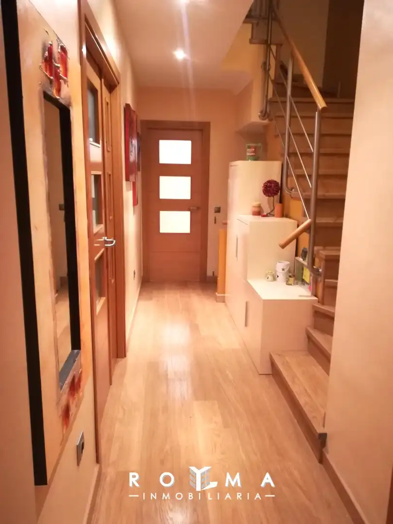 Casa adosada de lloguer en Dos Hermanas amb Aire condicionat, Calefacció i Parquet