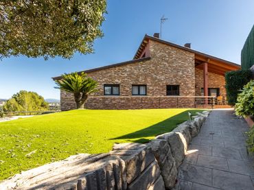 Casa amb piscina en venda a Calle MATADEPERA