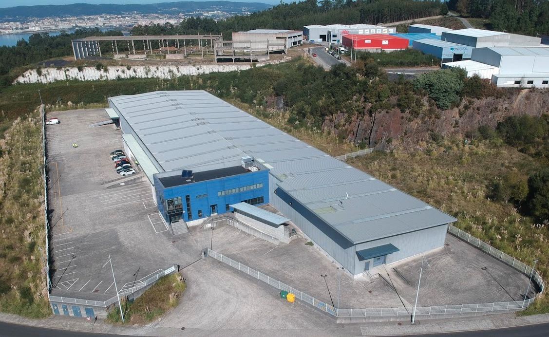 Vista exterior de Nau industrial de lloguer en Fene amb Calefacció i Alarma