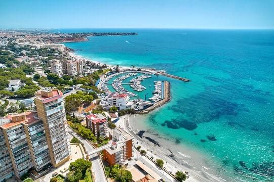 Vista exterior de Casa o xalet en venda en Orihuela amb Aire condicionat, Terrassa i Moblat