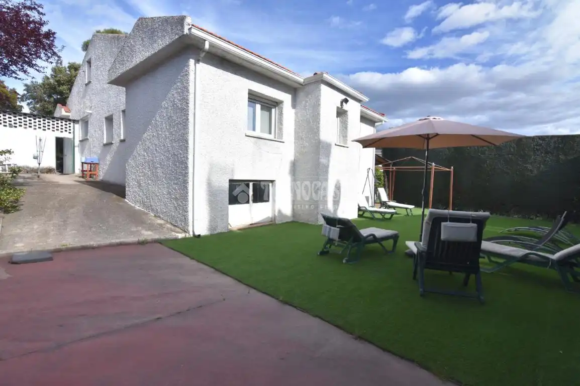 Vista exterior de Casa o chalet en venta en Villaviciosa de Odón con Aire acondicionado, Calefacción y Jardín privado