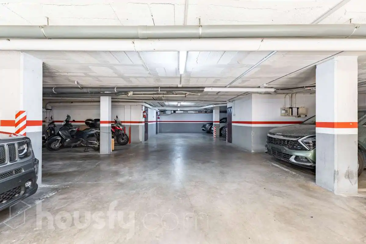 Parkplatz von Wohnung zum Verkauf in Castelldefels mit Klimaanlage, Heizung und Balkon