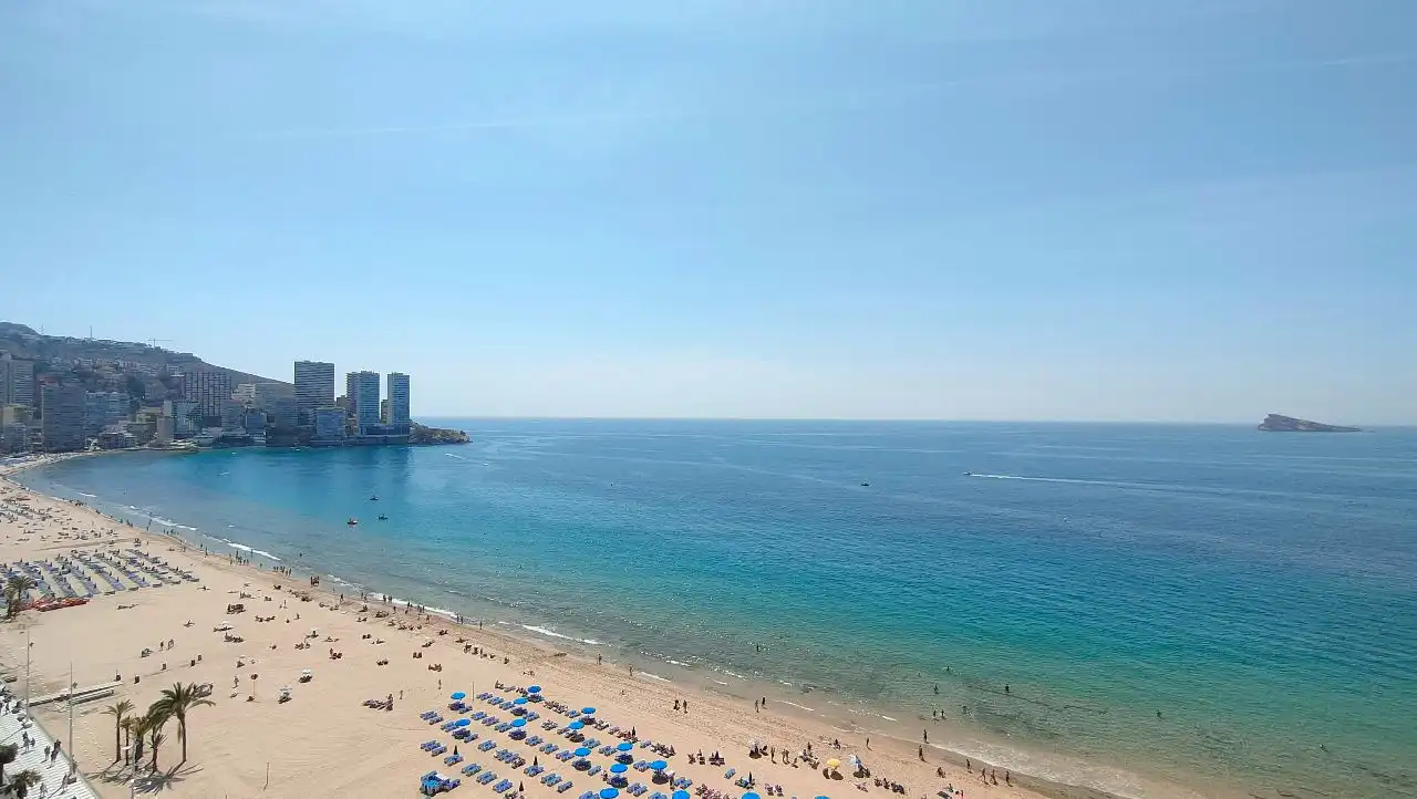 Vista exterior de Apartamento en venta en Benidorm con Aire acondicionado, Amueblado y Piscina comunitaria