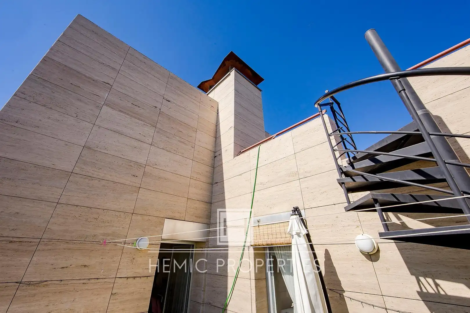 Außenansicht von Dachboden zum Verkauf in Tres Cantos mit Klimaanlage, Privatgarten und Terrasse