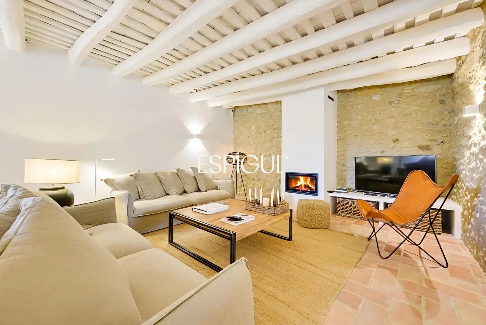Sala d'estar de Casa o xalet en venda en La Bisbal d'Empordà amb Aire condicionat, Calefacció i Parquet