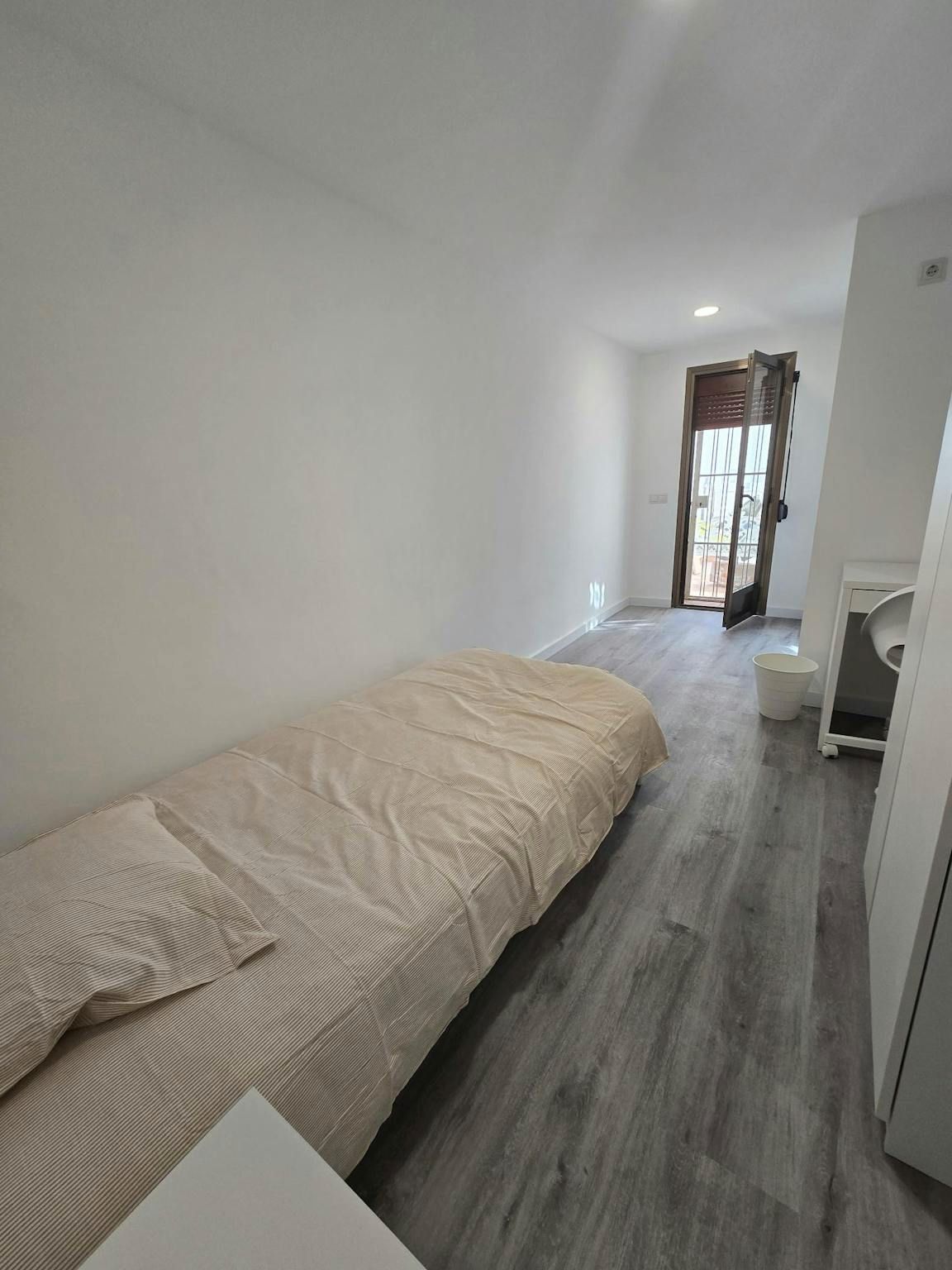 Flat to share in N/A, Verdum