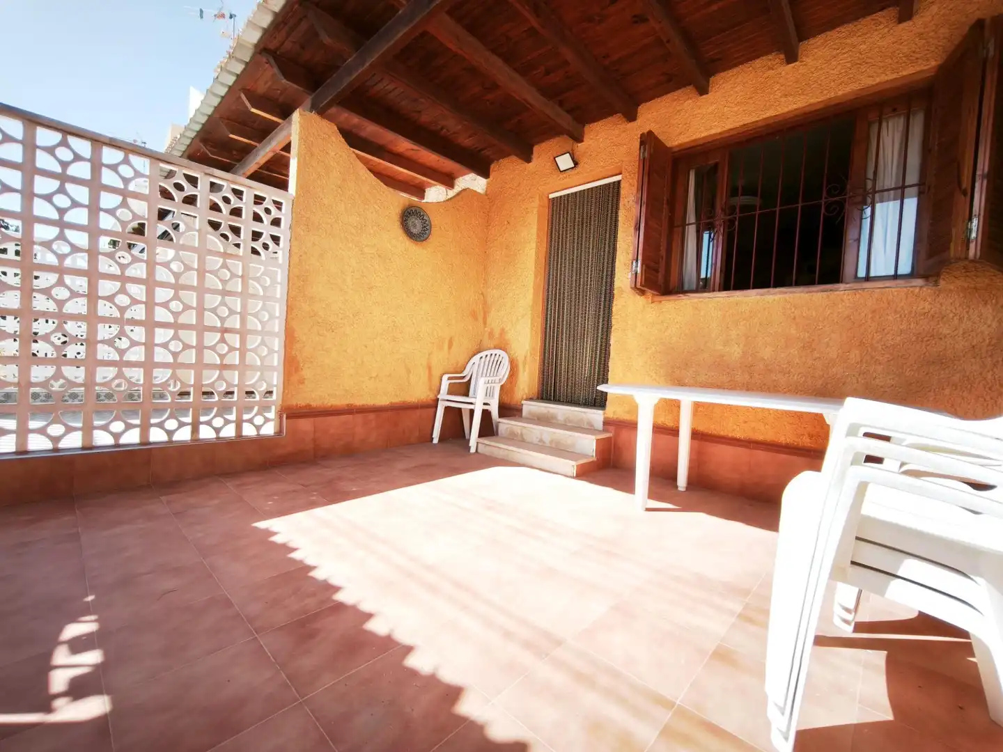 Terrasse von Einfamilien-Reihenhaus zum Verkauf in Mazarrón mit Klimaanlage, Abstellraum und Balkon
