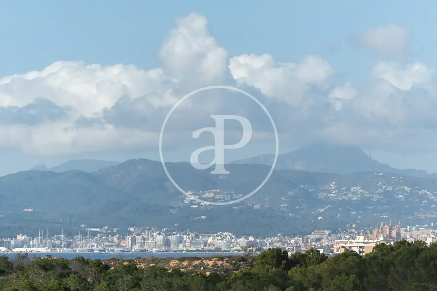 Einfamilien-Reihenhaus zum Verkauf in  Palma de Mallorca mit Klimaanlage, Heizung und Privatgarten