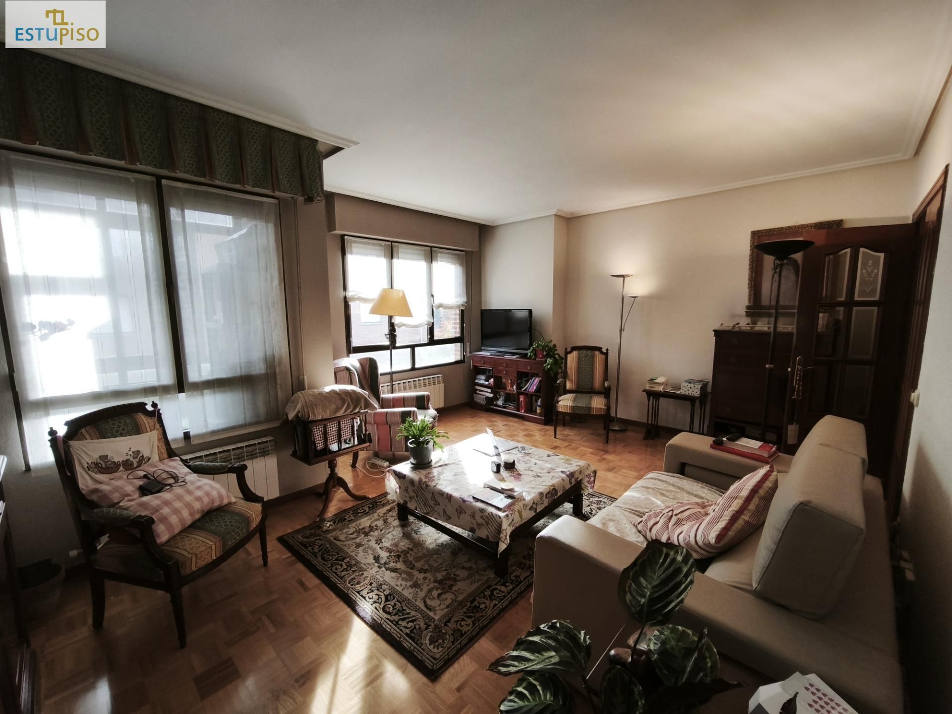 Sala de estar de Piso en venta en Vitoria - Gasteiz con Calefacción, Parquet y Terraza
