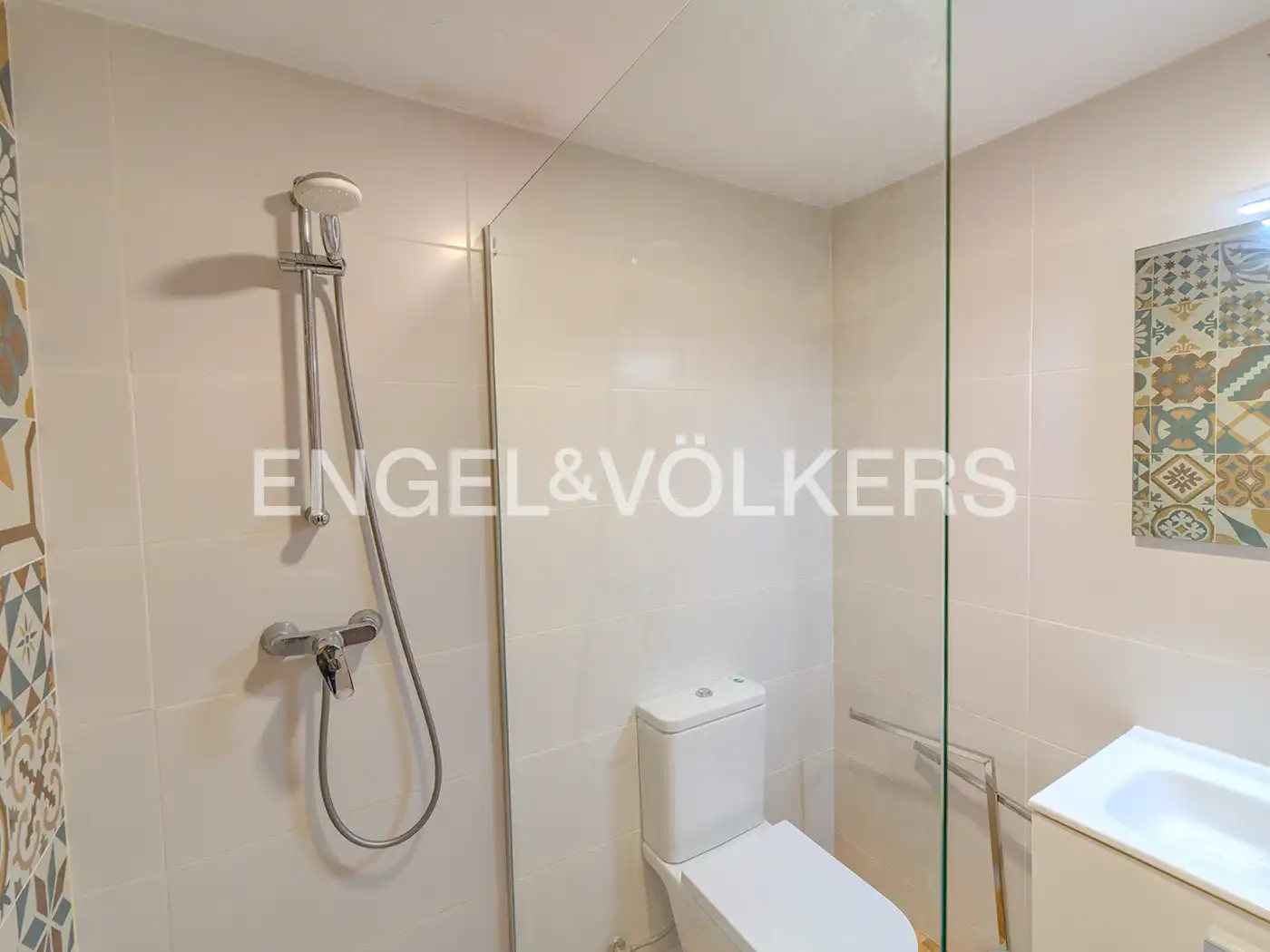 Baño de Apartamento en venta en Alicante / Alacant con Calefacción y Terraza