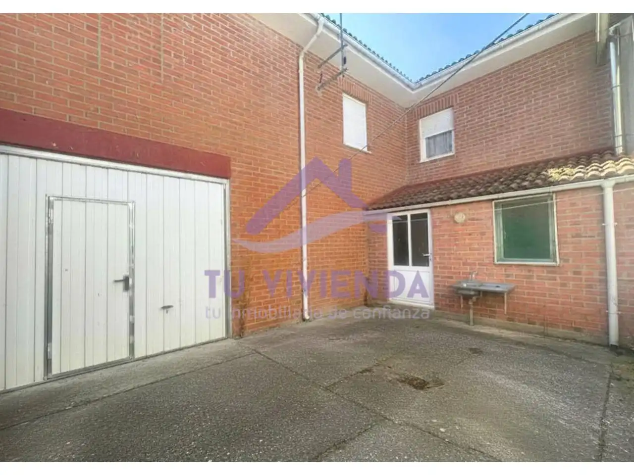 Exterior view of Houses for sale in Villota del Páramo  with Heating