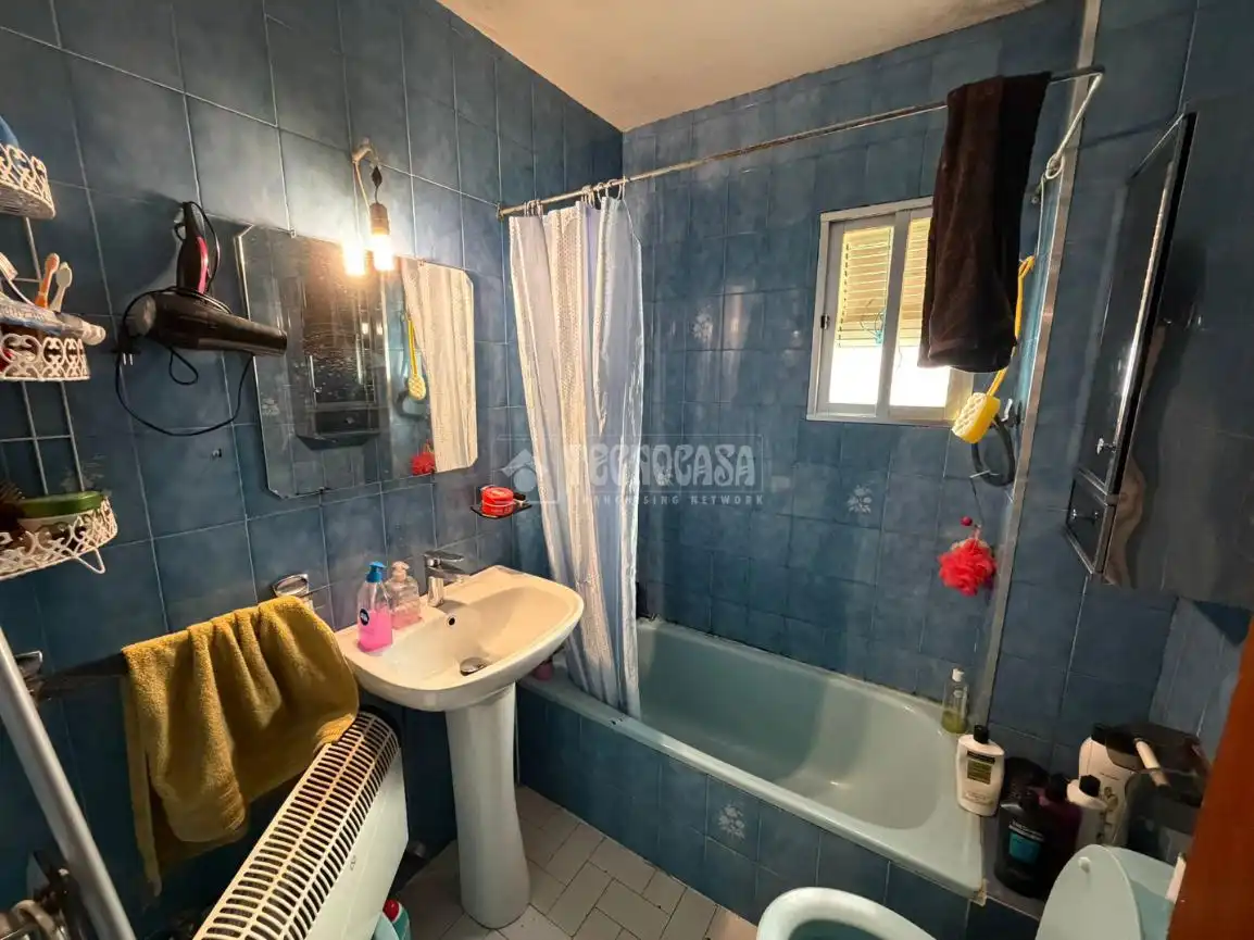 Bathroom of Flat for sale in Alcalá de Henares