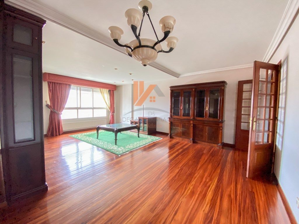 Living room of Flat for sale in Santiago de Compostela   with Oven and Washing machine
