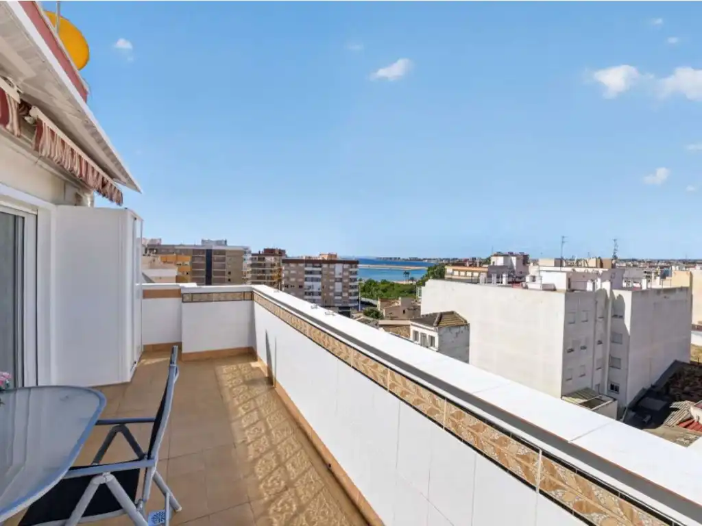 Apartamento con ascensor en venta en Calle Campoamor