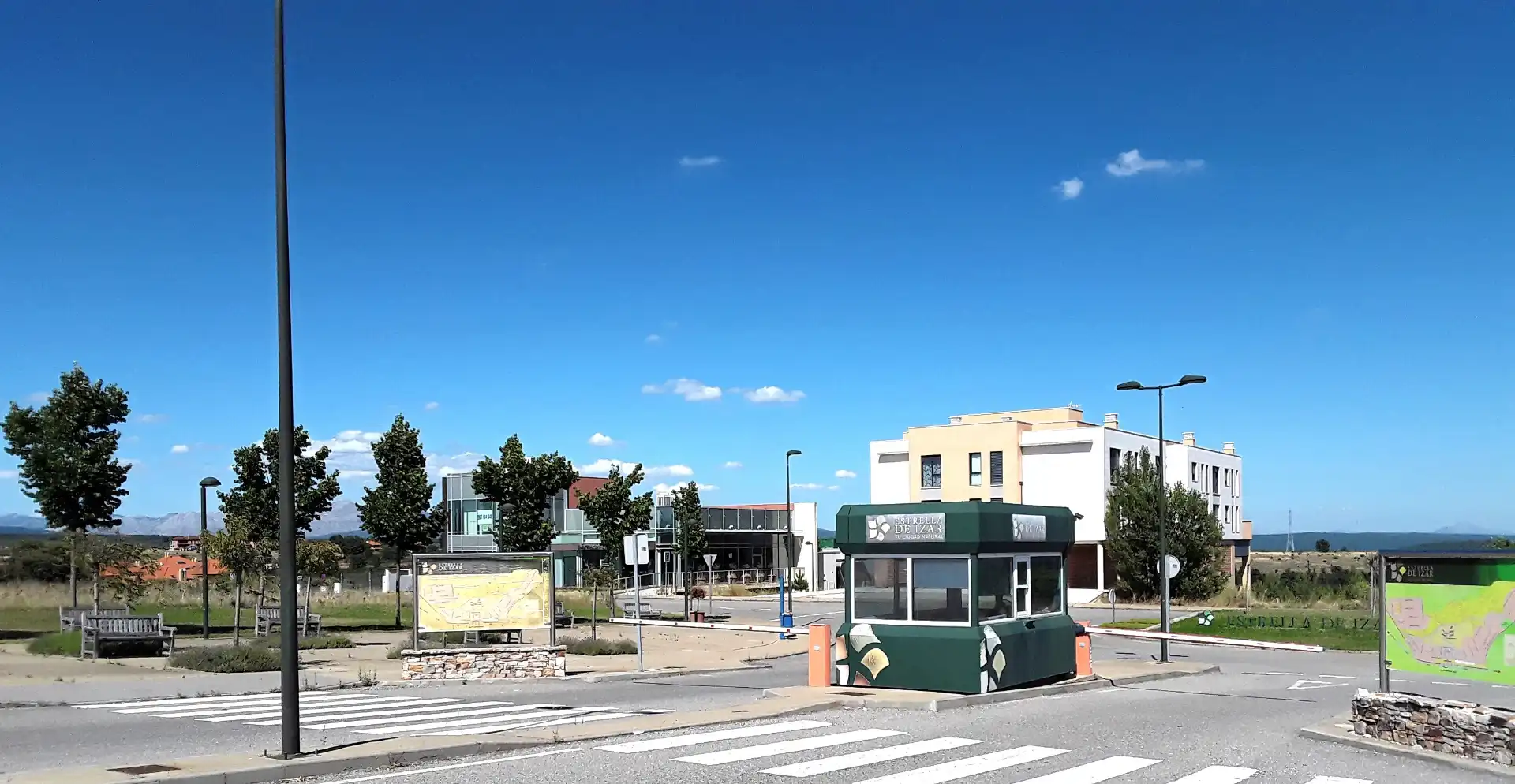 Vista exterior de Piso en venta en Garrafe de Torío con Calefacción, Parquet y Alarma