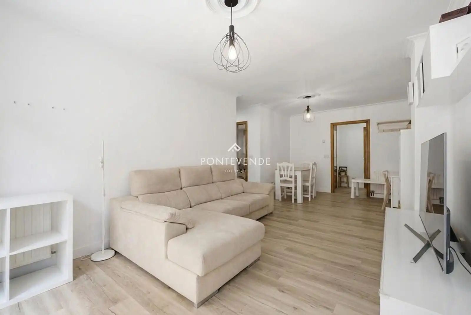Sala de estar de Piso en venta en Pontevedra Capital  con Calefacción, Trastero y Amueblado