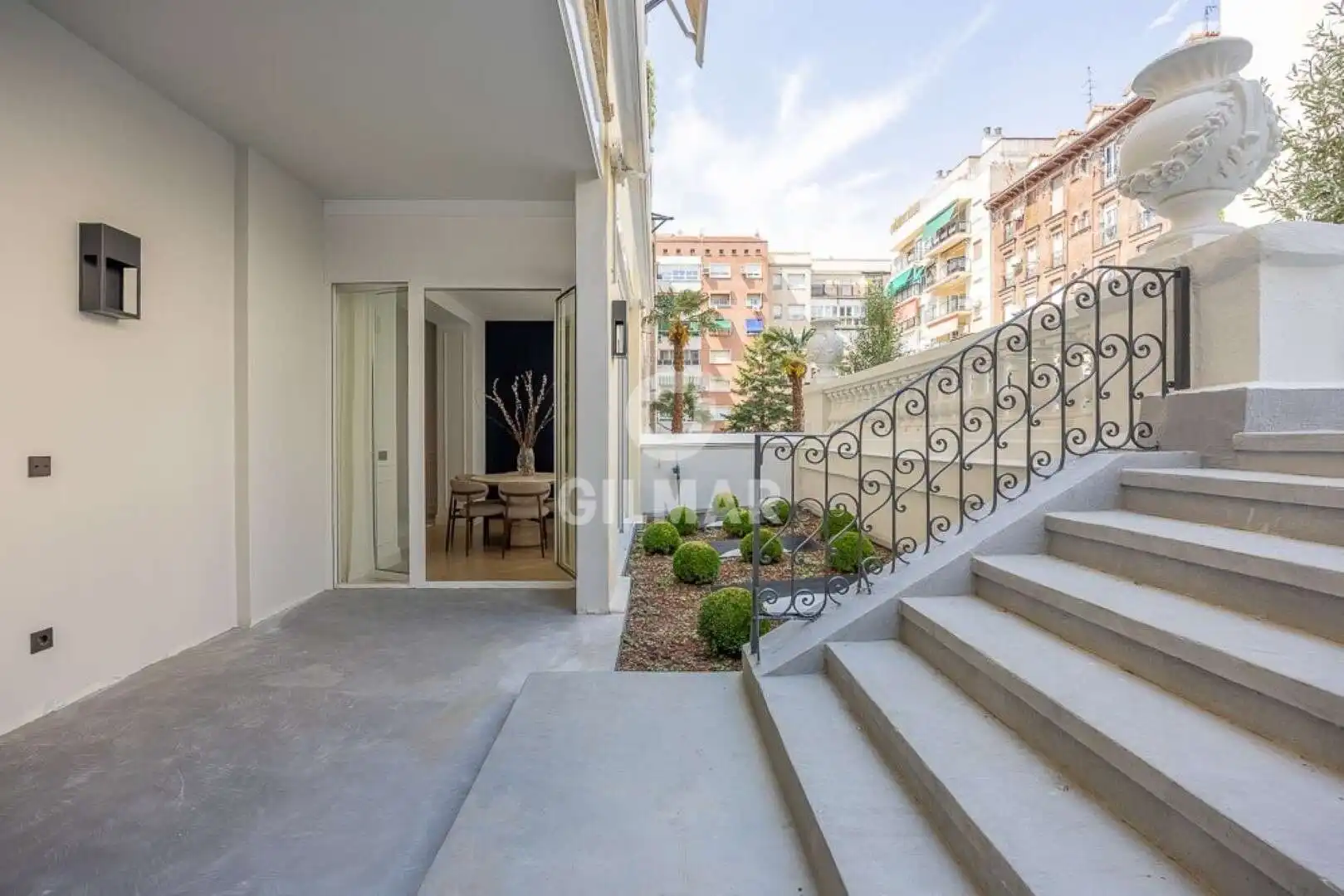 Vista exterior de Piso en venta en Madrid con Calefacción y Balcón