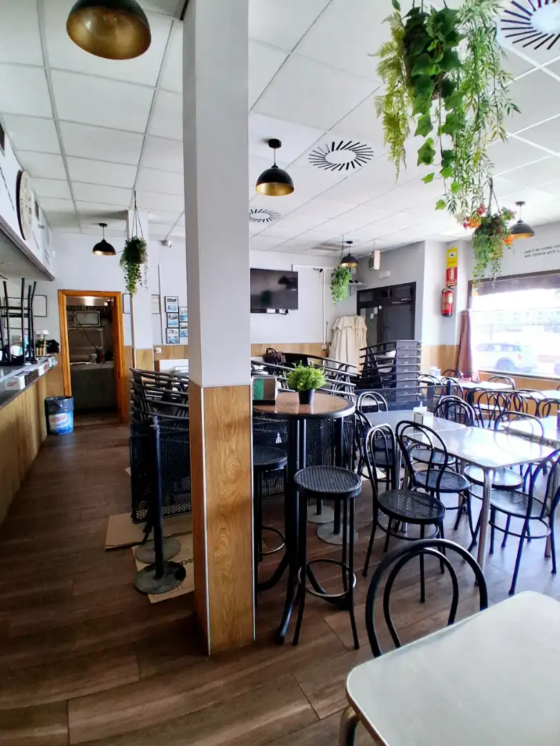 Local comercial en traspàs a Sur - PAU 4, imagen 5