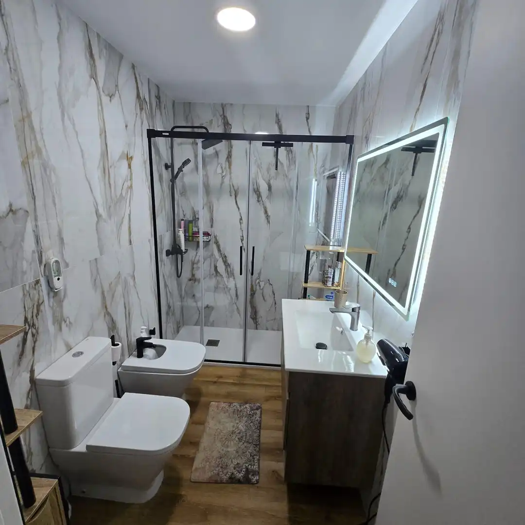 Badezimmer von Wohnung zur Miete in Córdoba mit Klimaanlage, Terrasse und Möbliert