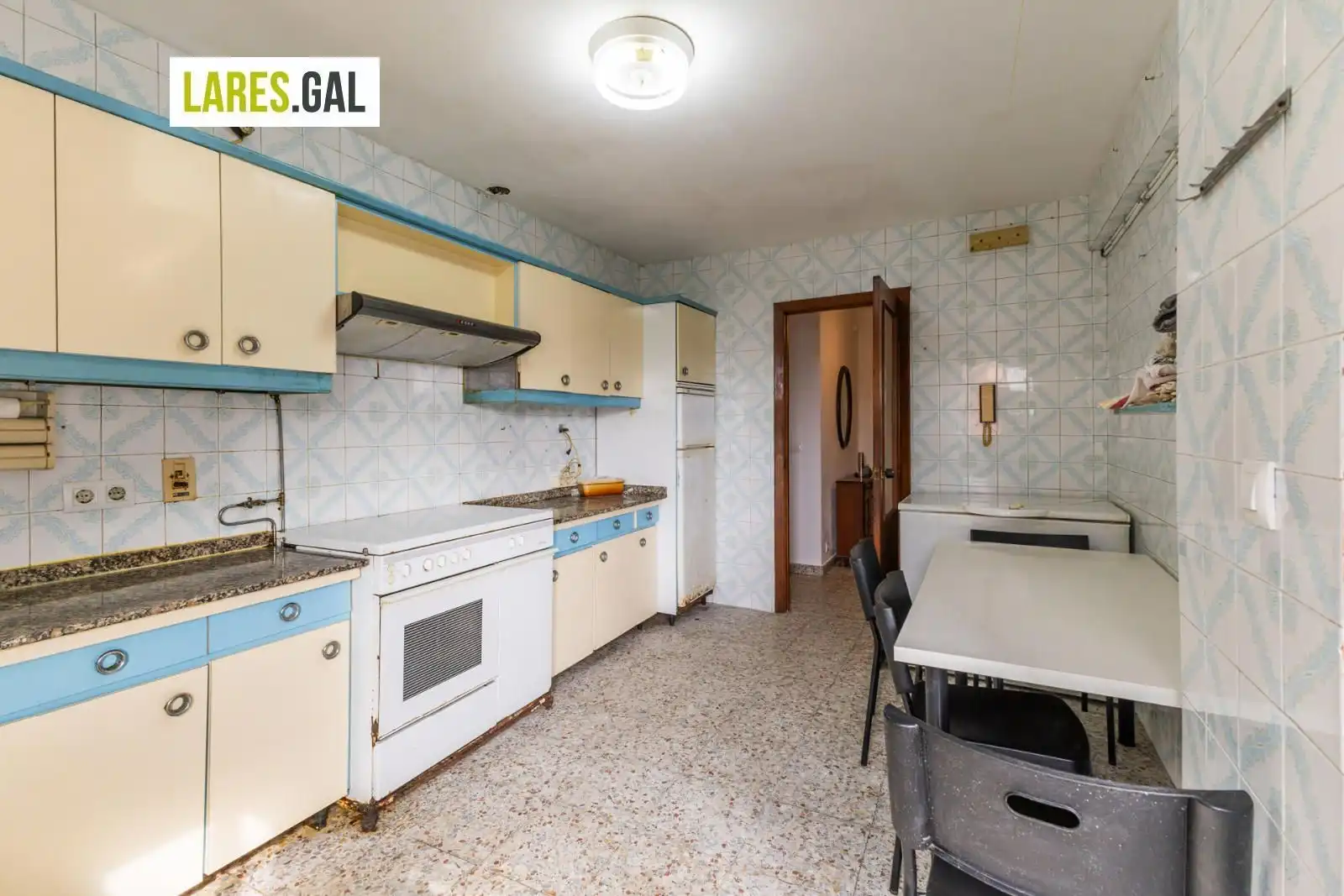 Cuina de Pis en venda en Cangas  amb Terrassa i Traster