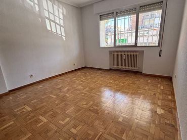 Flat with lift for sale in CALLE DE SANTA VIRGILIA