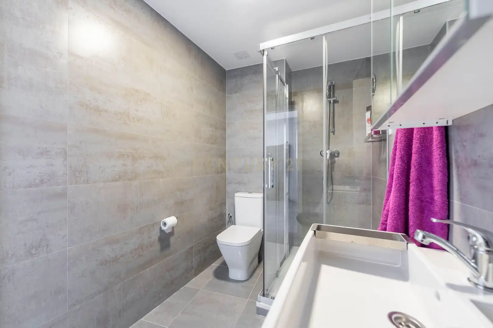 Baño de Local en venta en Madrid con Internet