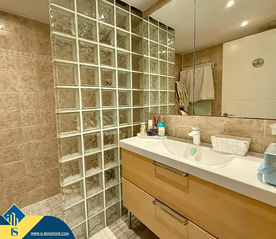 Baño de Ático en venta en Sant Josep de sa Talaia con Terraza, Amueblado y Piscina comunitaria