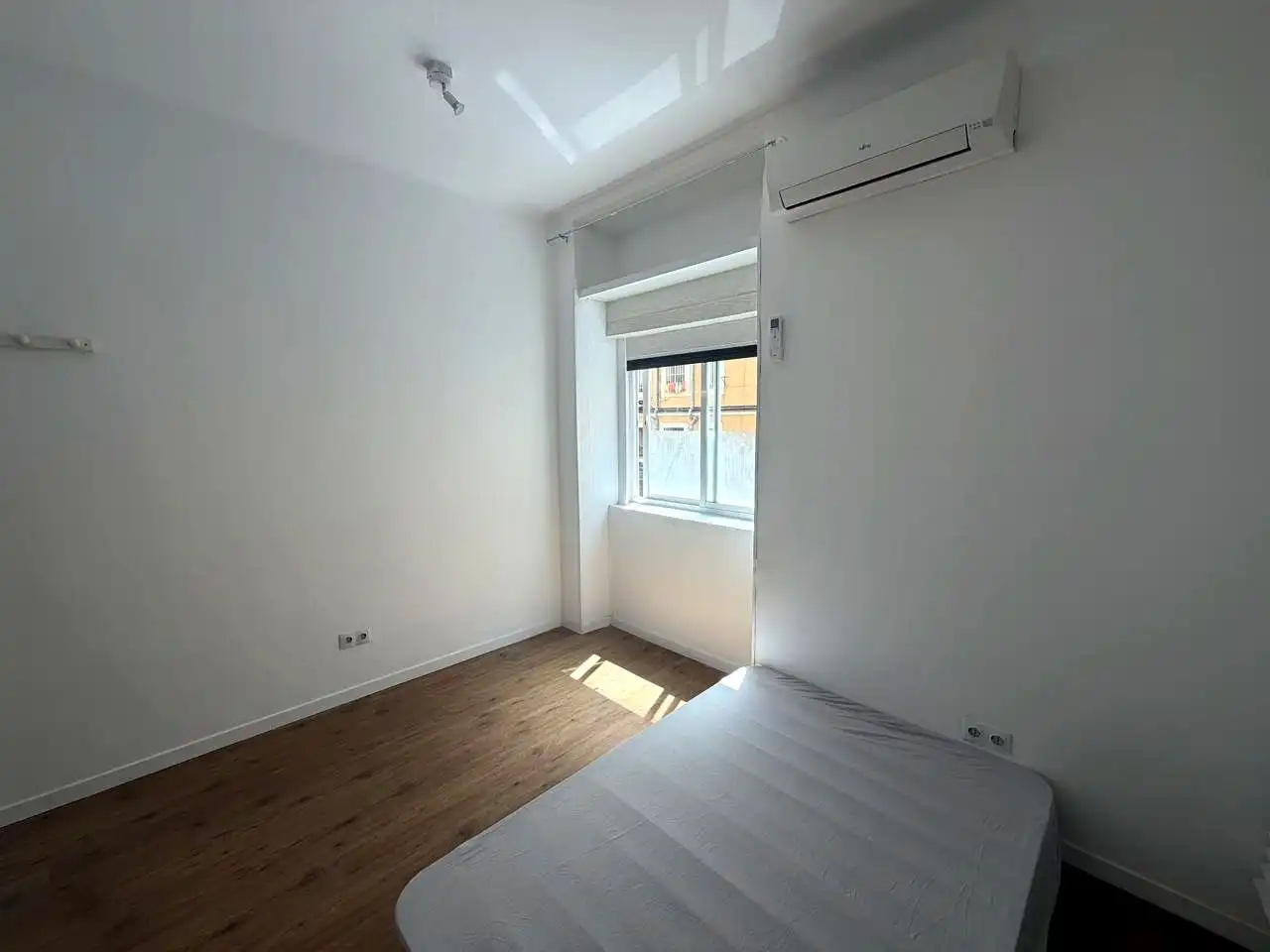 Bedroom of Flat for rent in Madrid  with Air Conditioner, Heating and Furnished