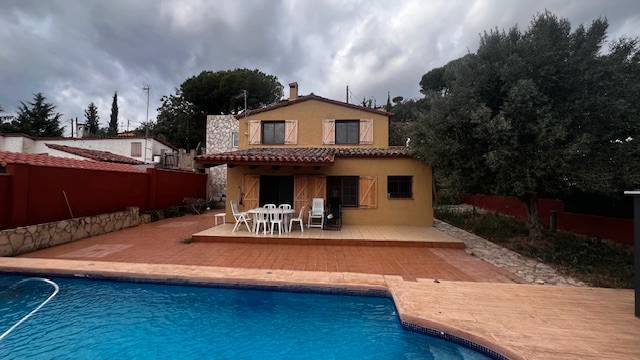 Casa-chalet en Venta en Carrer del Ripollès en Cabanyes - Mas Ambrós - Mas Pallí