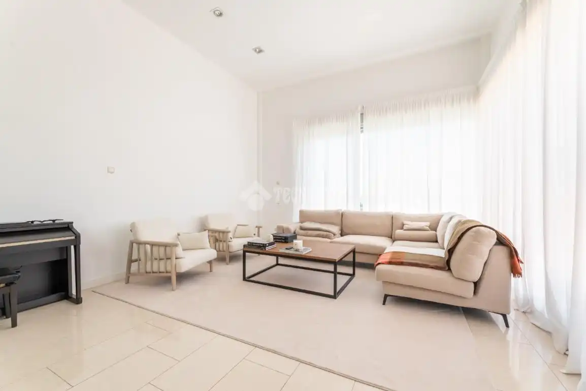 Wohnzimmer von Einfamilien-Reihenhaus zum Verkauf in Torrelodones mit Klimaanlage, Heizung und Terrasse