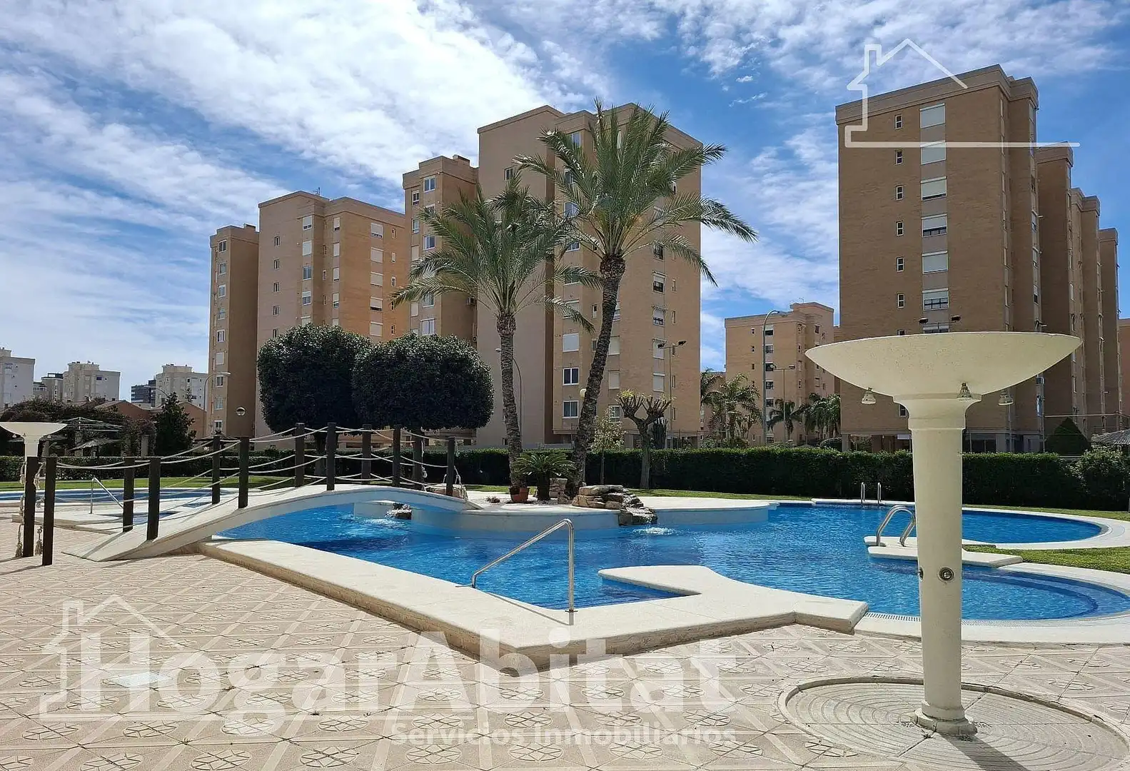 Vista exterior de Àtic en venda en Alicante / Alacant amb Calefacció, Jardí privat i Terrassa