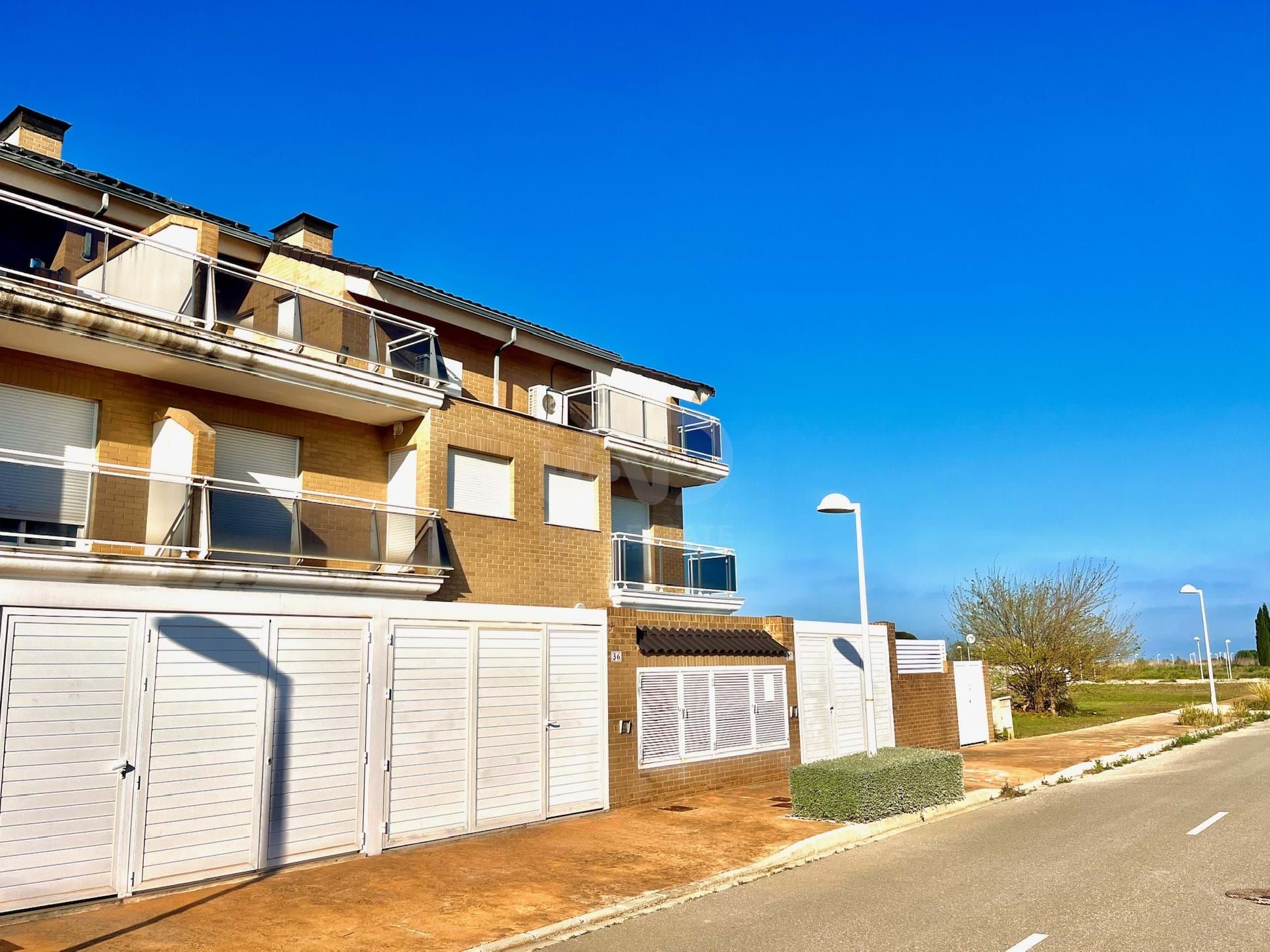 Exterior view of Single-family semi-detached for sale in Cabanes  with Air Conditioner, Heating and Terrace