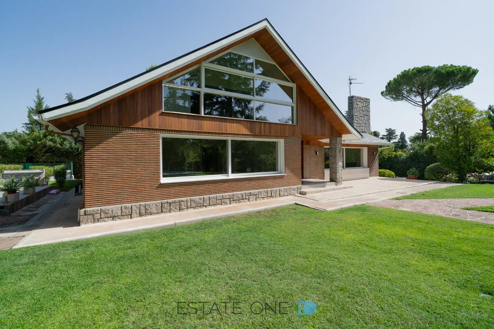 Vista exterior de Casa o chalet de alquiler en Madrid con Aire acondicionado, Calefacción y Jardín privado