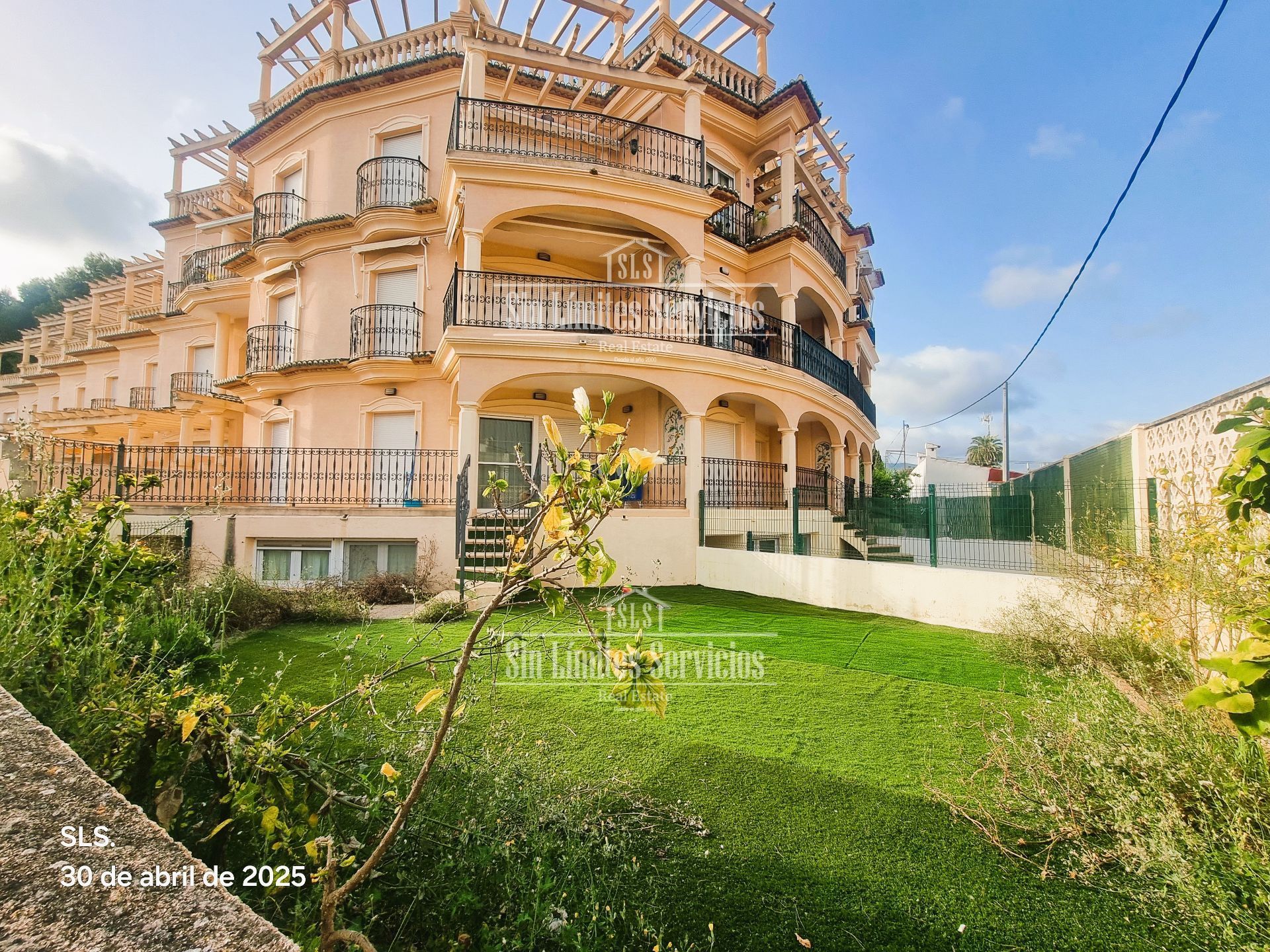 Vista exterior de Pis en venda en Alcalà de Xivert amb Aire condicionat, Calefacció i Jardí privat